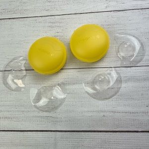 Medela Contact Nipple Shields with Carrying
Case